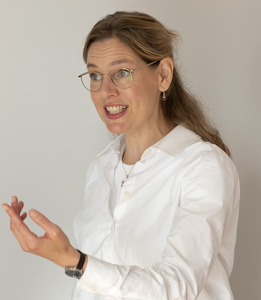 https://associaciojca.org/media/02. Sophie Klussmann prof.jpg